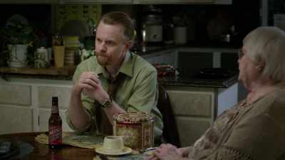 - [sighs] Oh,
I love you, Leslie. - Good Girls