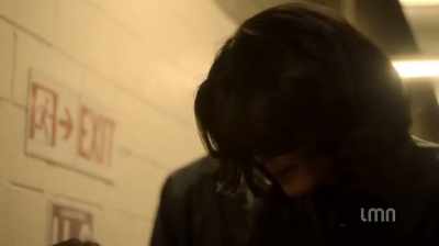 (sighs)
Okay, come on. Put it on. - Michael Jackson: Searching for Neverland