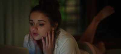 (SIGHS) - The Kissing Booth