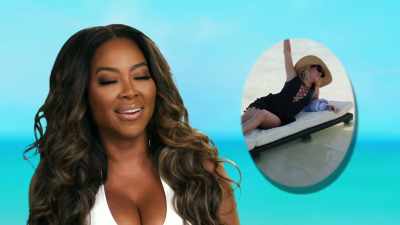 - [sighs]
- Yes, arm up. I love that. - The Real Housewives Ultimate Girls Trip
