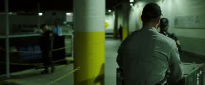 - Sign here. - Den of Thieves