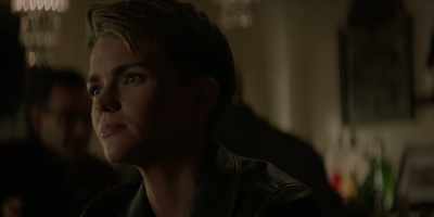 Signora... Let's avoid a scene. - Batwoman