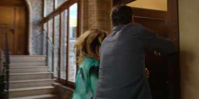-Signori.
-Right here. Quick, quick. [chuckles] - La Dolce Villa