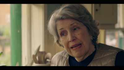 - Sim.
- E és muito bem vindo aqui, - Years and Years