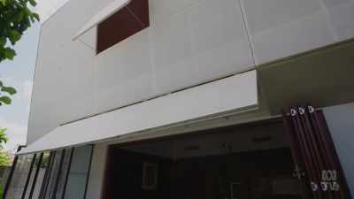 Similar to the hessian,
this entire wall is canvas. - Aussie Inventions That Changed The World