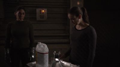 Simmons... Simmons, I
need you to stop right now! - Marvel's Agents of S.H.I.E.L.D.