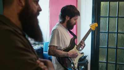 [SIMON] Churd has been my guitar
tech for 15 or 16 years. - Biffy Clyro: Cultural Sons of Scotland