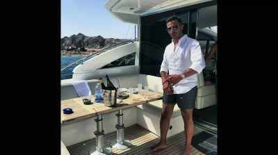 [Simon] I know
you hate to ring up the bank, - The Tinder Swindler