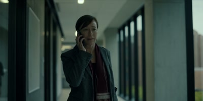 Simon, it's my husband.
I need to call you back - Accused