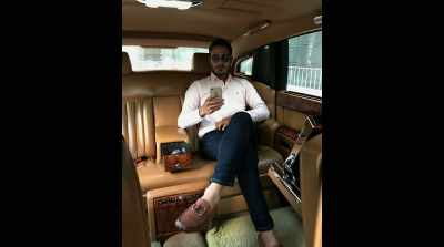 [Simon] Work hard, play hard. - The Tinder Swindler
