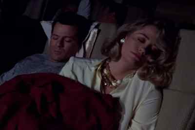 - Simple.
- I can't believe you did that! - Moonlighting