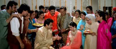 Simran, offer your hand. - Dilwale Dulhania Le Jayenge