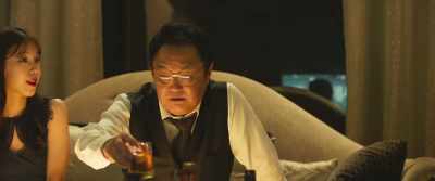 Since Yang joined us,
let's all drink together. - Innocent Witness