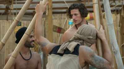 Singer: ♪ Go get him
with the la-la-la ♪ - FBoy Island