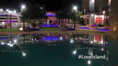 SINGER: # Makes me happy # - Love Island