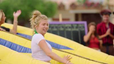 SINGER:
# They don't know a thing # - Love Island