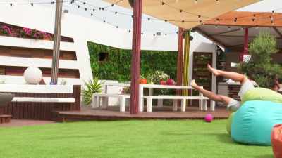 ‐SINGER: # We will,
we will rock you #
‐NATHAN: Did you see that? - Love Island