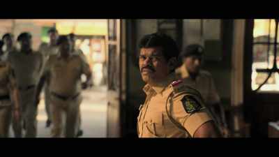 ♪ Singham is the Lord of the Earth. ♪ - Simmba
