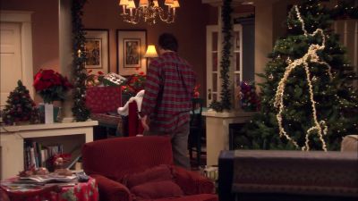 (SINGING ALONG
TO CHRISTMAS MUSIC) - According to Jim