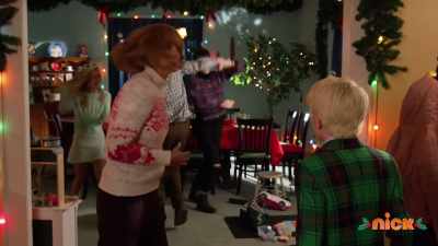- [singing gibberish] - A Loud House Christmas