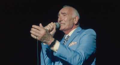 [singing in Italian] - Cabaret Maxime
