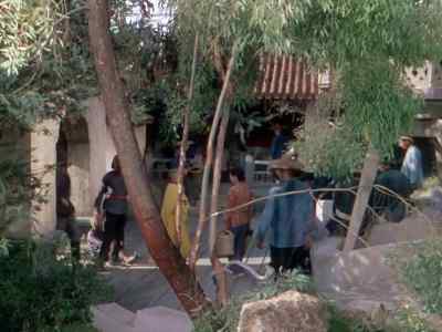 ♪♪ [ Singing
in Mongolian ] - Destination Gobi