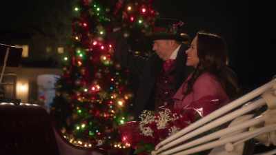 (SINGING) Red and green
packages under the tree. - Haul Out the Holly: Lit Up