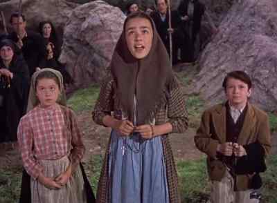 [SINGING "REGINA COELI"] - The Miracle of Our Lady of Fatima