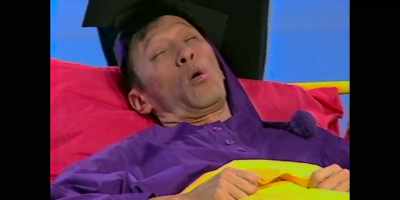 [singing]
What's that sound? - Hot Potato: The Story of The Wiggles
