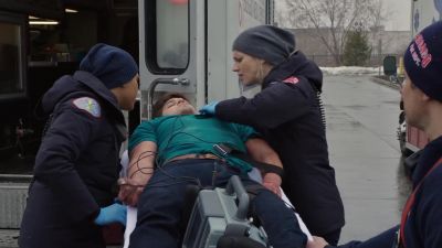 Sinus tach. Sir, can you hear me? - Chicago Fire