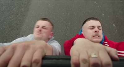 - Siobhan!
- Linda! - The Young Offenders