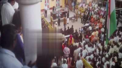 Sir, ask him where Vivek is in this crowd. - OMG 2