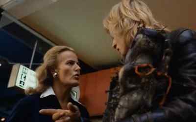 -Sir. Can you come please?
-The money's on the table. - Turkish Delight