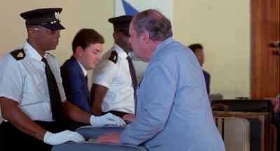 Sir, could you take off your jacket
and open your cases, please? - Cuba