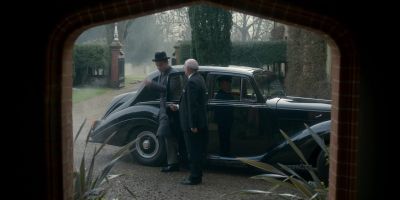 - Sir.
- Good morning. - The Crown