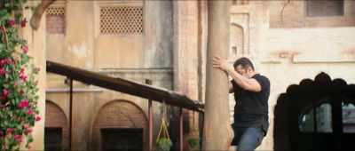 Sir, help me. I don't want
to die a bachelor! - Sultan