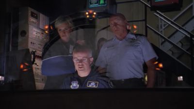 Sir, l'm receiving an lDC. lt's SG-15. - Stargate SG-1