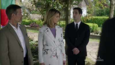 SIR, LOOKS AS IF
A CROWBAR OR SOMETHING - Garage Sale Mystery: Murder Most Medieval