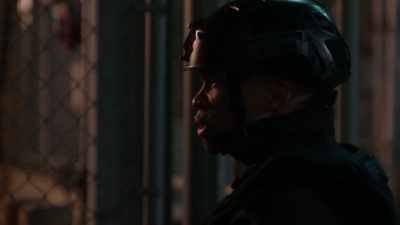 Sir, please.
I-I'm trying to
get somebody - The Blacklist: Redemption