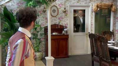 Sir? - The Goes Wrong Show