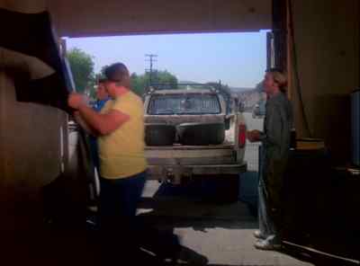 Sir? Sir, I need your help!
No way, mister. - The Incredible Hulk
