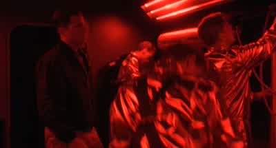 Sir, the cop is back. - Predator 2