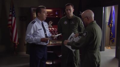 - Sir.
- What is it, Chief? - Stargate SG-1