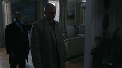 Sir, you're gonna have
to remove your belt, - The Wizard of Lies