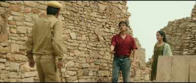- Sir, you've got it wrong.
- What you're doing is wrong. - Love Aaj Kal
