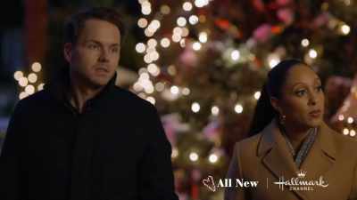 [siren chirps] - The Santa Stakeout