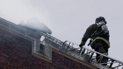 [siren wailing] - Chicago Fire