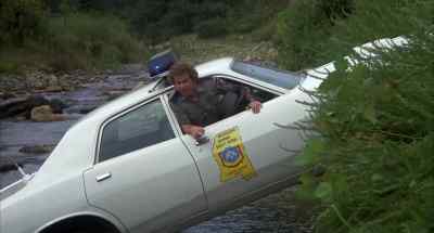 (SIREN WAILS) - Smokey and the Bandit