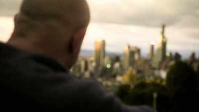 (sirens blaring) - Ross Kemp: Mafia and Britain