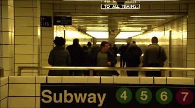 (sirens)
(cars honking) - The Strain